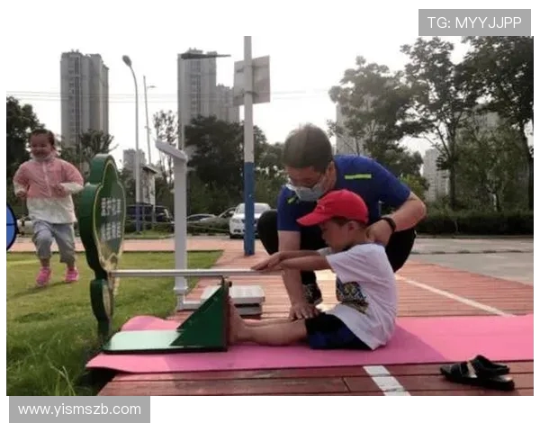 青少年足球运动员体重管理：发育期营养干预与力量平衡